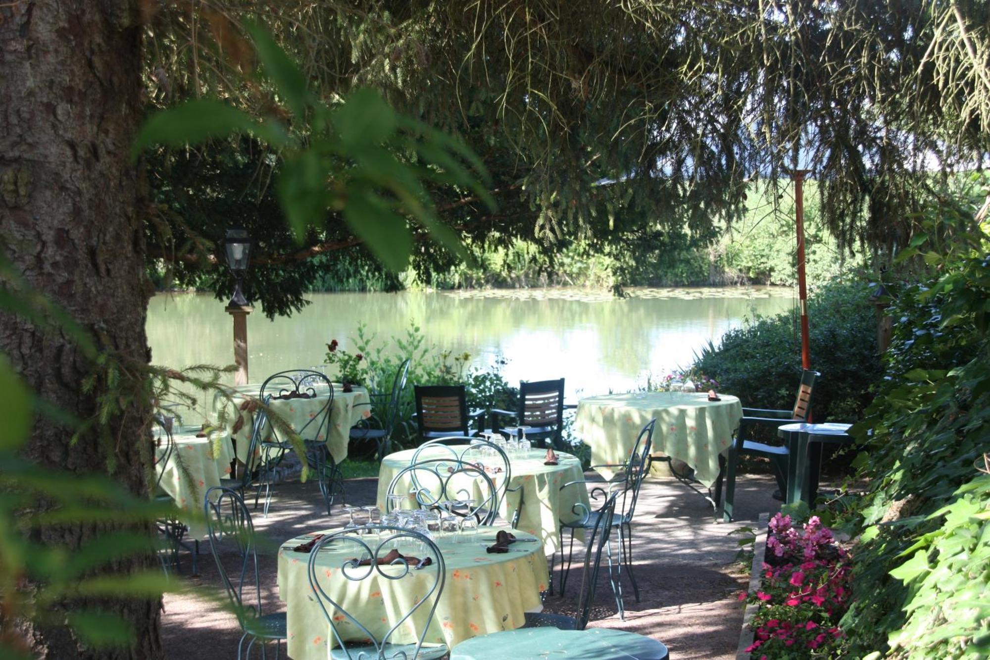 L'Auberge Du Port Des Roches Luche-Pringe Buitenkant foto