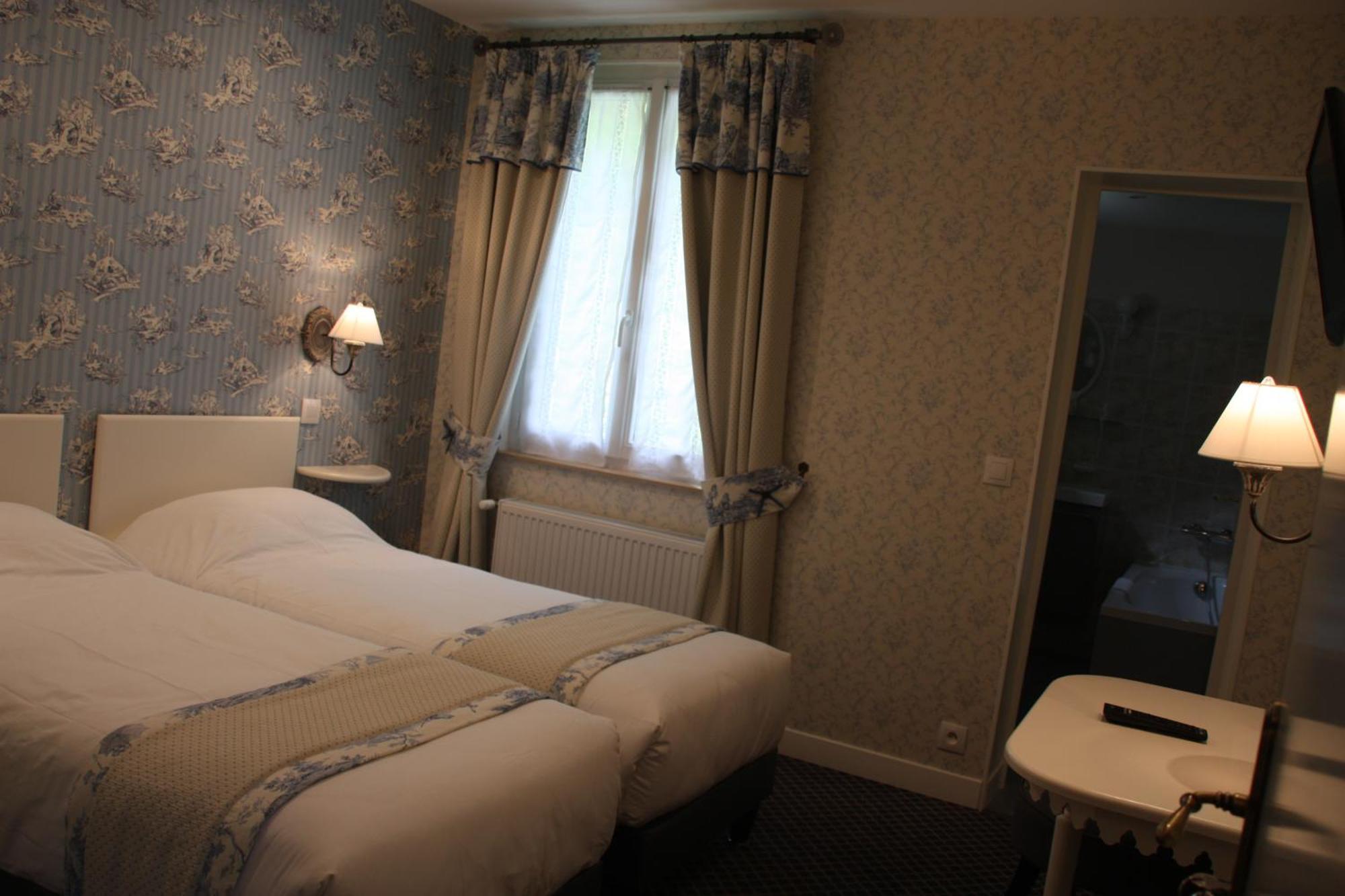 L'Auberge Du Port Des Roches Luche-Pringe Kamer foto