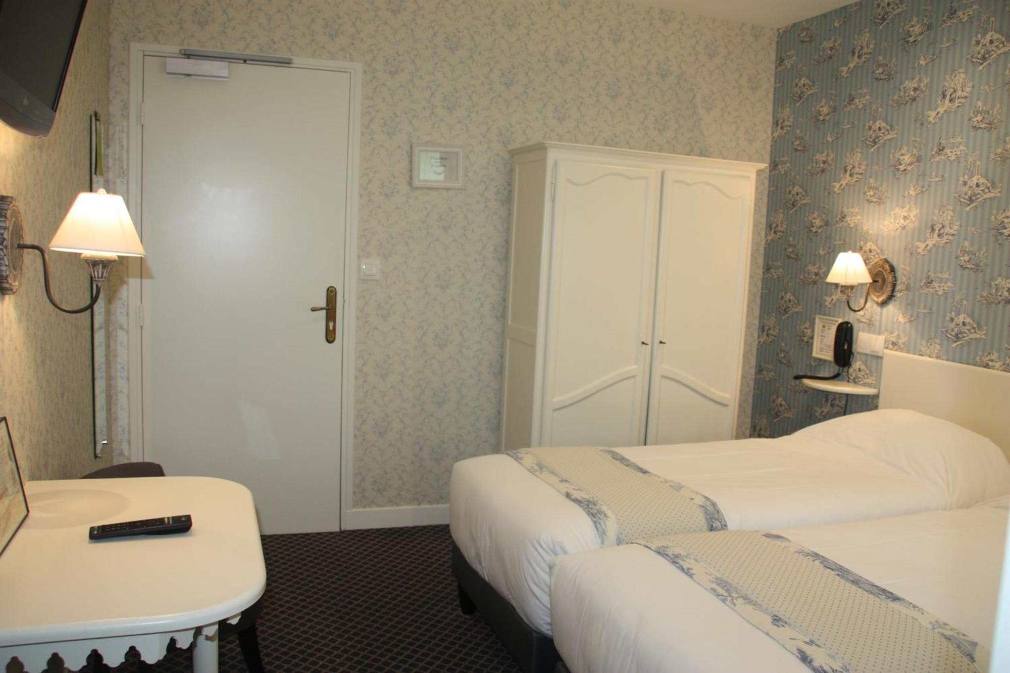 L'Auberge Du Port Des Roches Luche-Pringe Kamer foto
