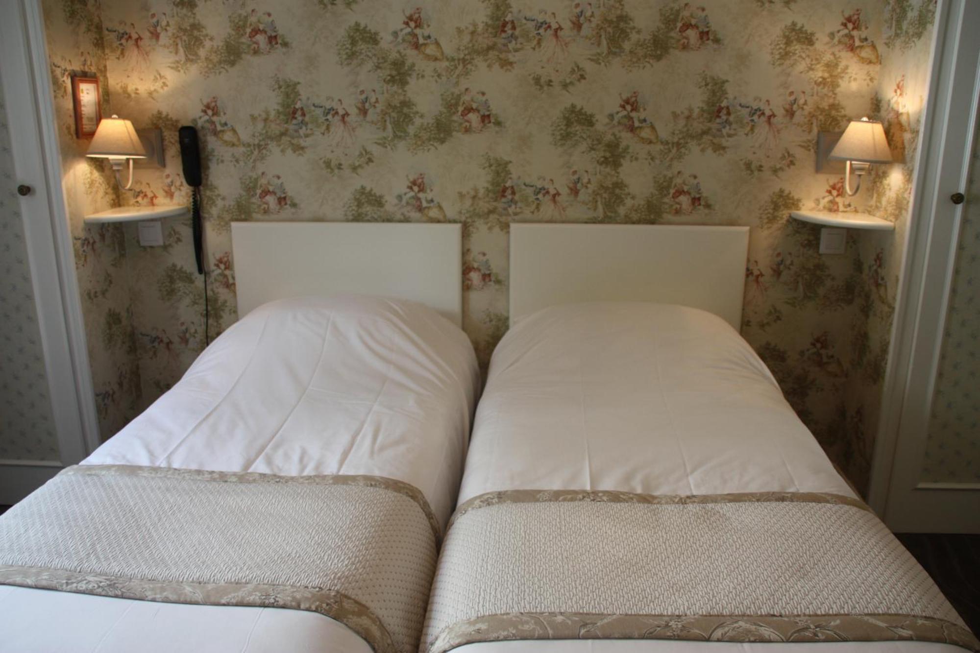 L'Auberge Du Port Des Roches Luche-Pringe Kamer foto
